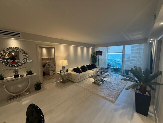 Foto del edificio - 5151 Collins Ave