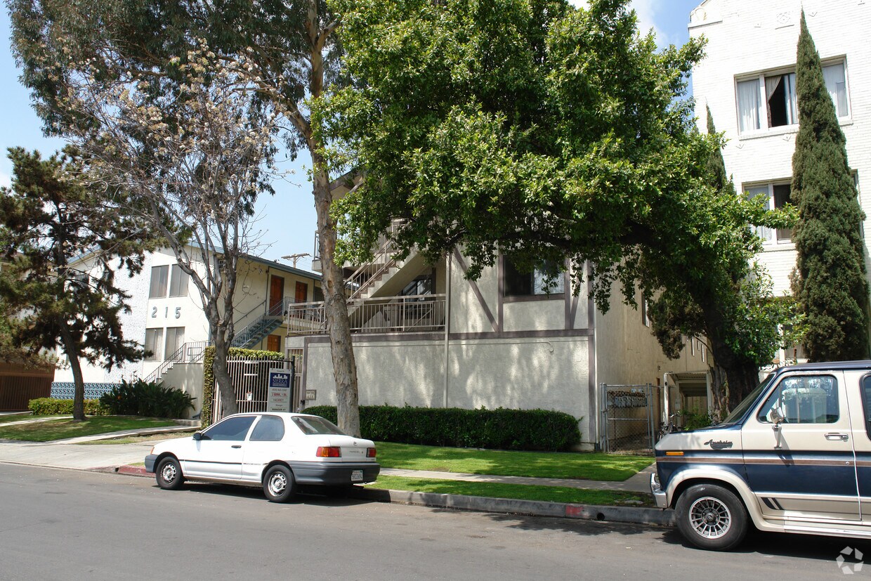 Building Photo - 219 E Garfield Ave