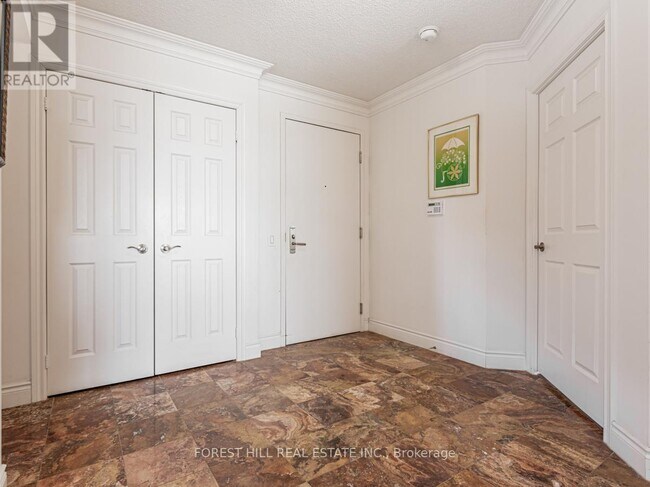 Photo du bâtiment - 80 Harrison Garden Blvd