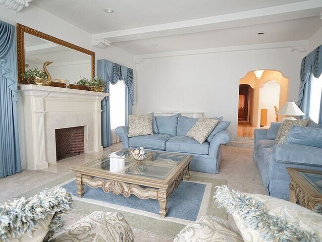 Foto del edificio - 3-Bedroom with 2 Baths and Spacious 2002 Sq Ft in Los Angeles!