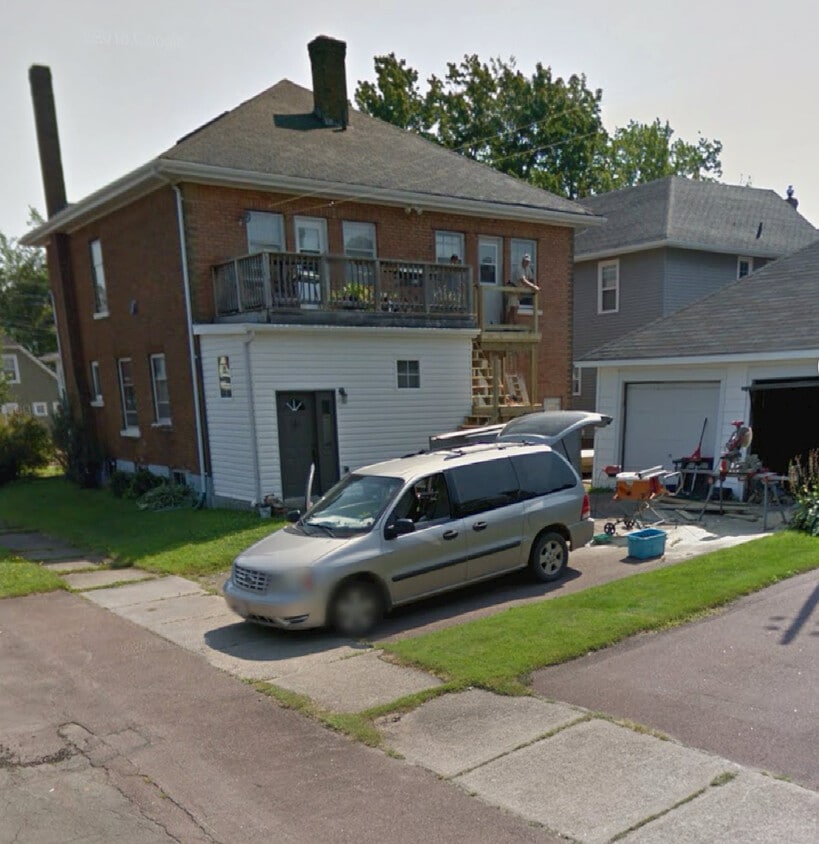 Building Photo - 74 Portledge Ave