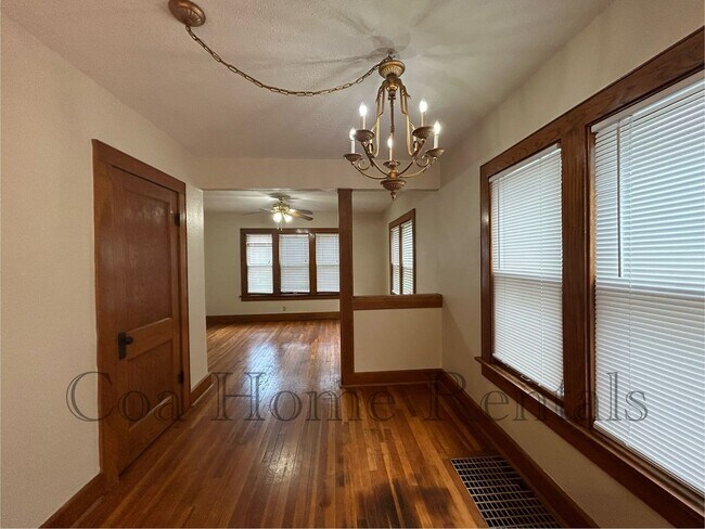 Foto del edificio - 3237 E Oakland Ave