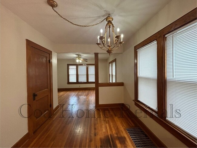 Building Photo - 3237 E Oakland Ave