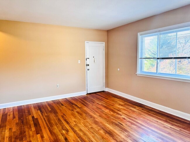 Foto del edificio - 8805 Plymouth St