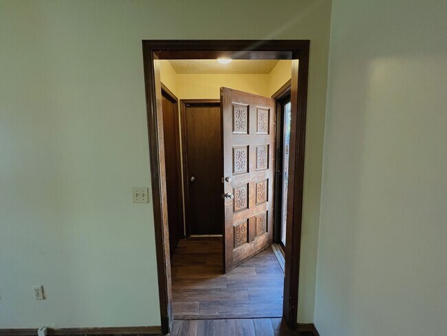 Foto del edificio - Carpet Free + Central Edmond!