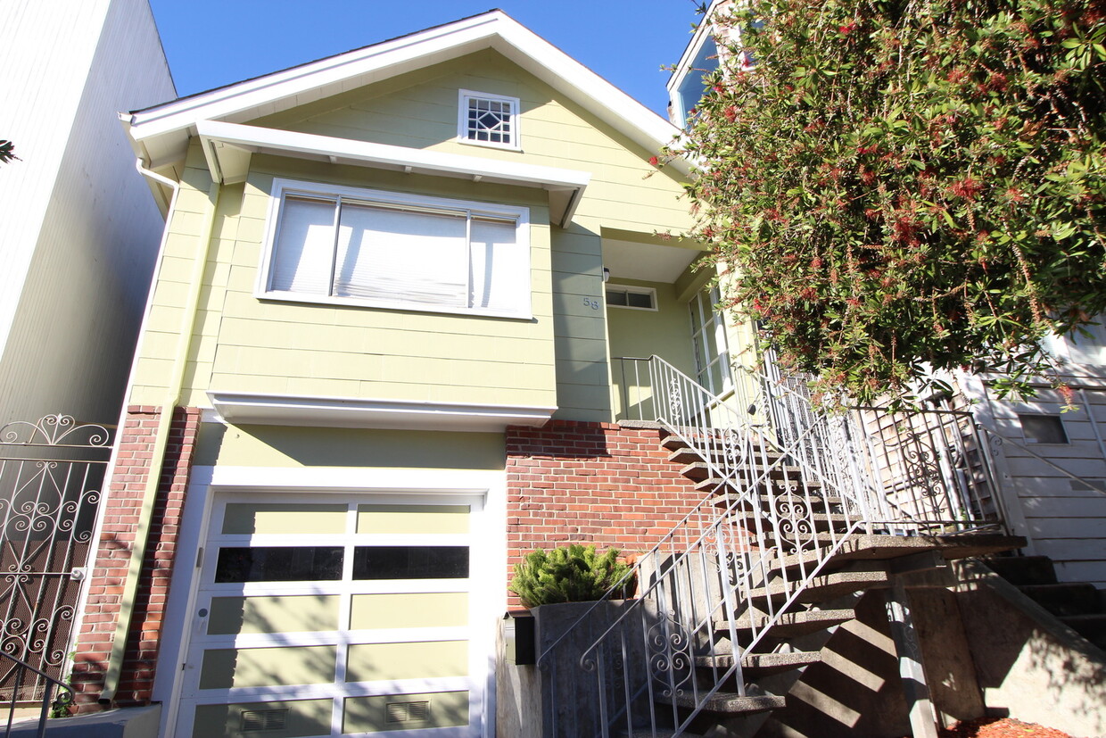 Foto principal - Bernal Heights: Single Family Victorian w/...