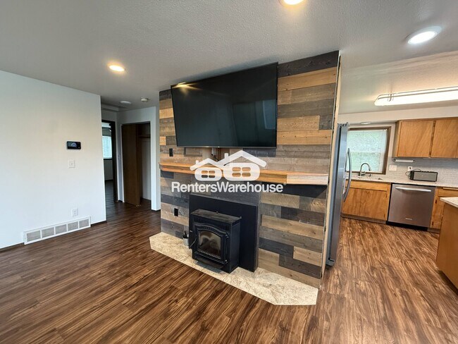 Foto del edificio - 5718 Commercial Ave
