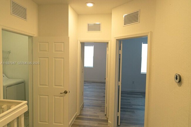 Building Photo - 3434 W 104th Terrace