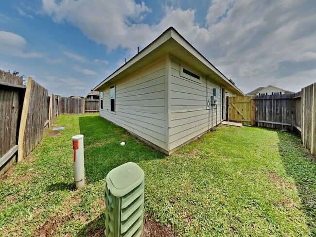Building Photo - 12623 Mountain Daisy Rd