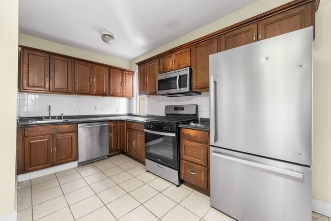 Building Photo - 427 Ferry St