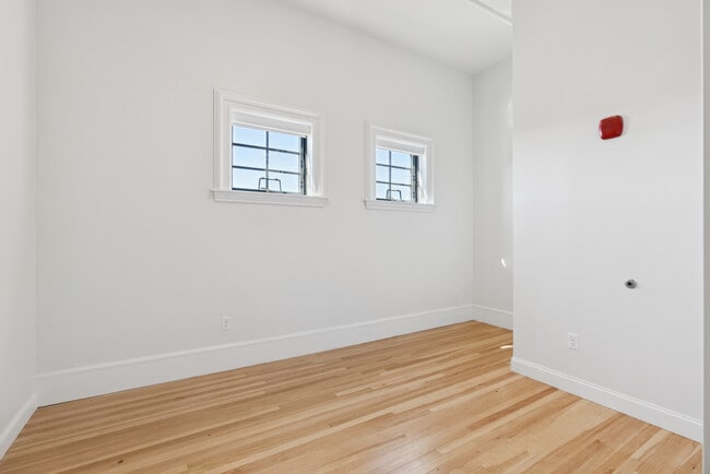 Photo - 129 Main St Apartment