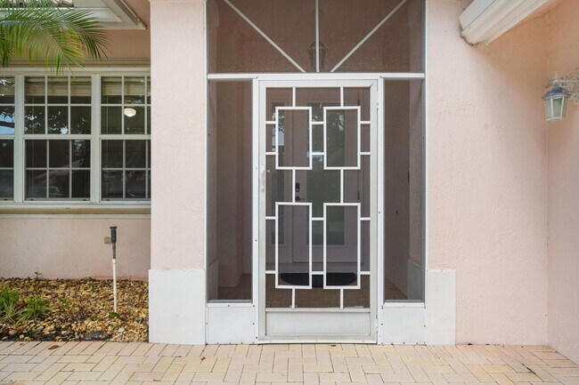 Foto del edificio - 9150 Bay Harbour Cir