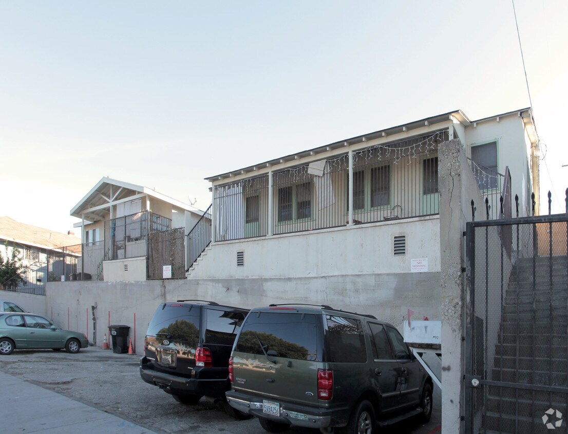 Foto del edificio - 628-634 S Bonnie Beach Pl
