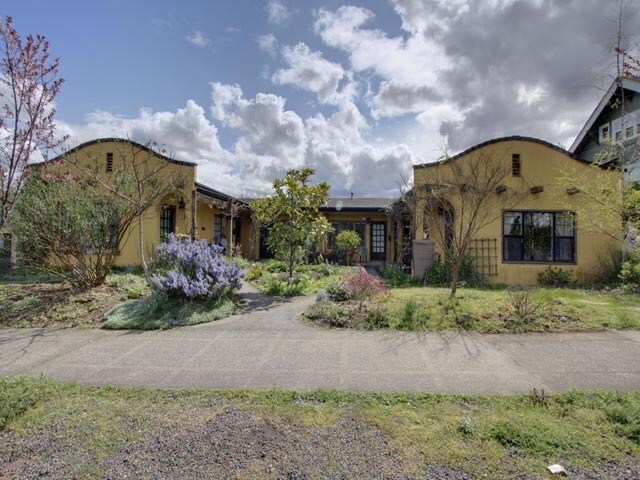 Building Photo - 5244-5308 NE Wistaria Drive