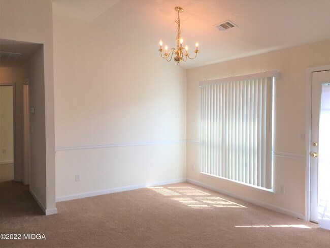 Building Photo - 753 Royal Oaks Dr