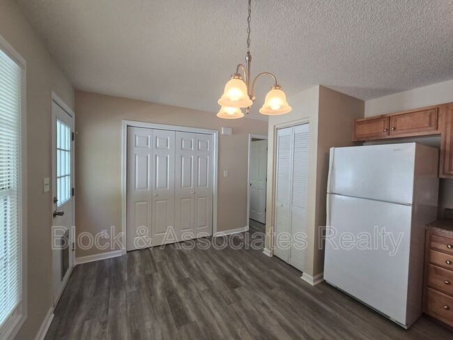 Building Photo - 108 Maple Grove Ct