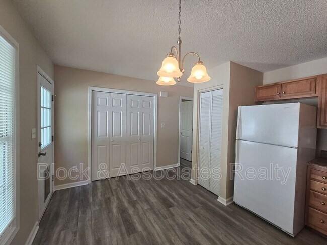 Foto del edificio - 108 Maple Grove Ct