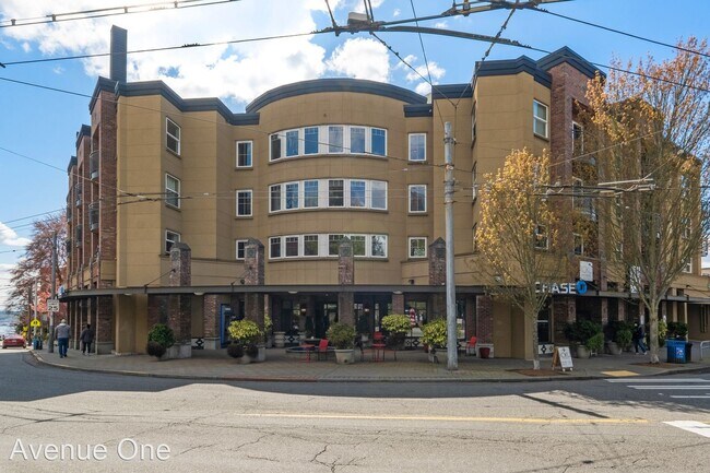 Building Photo - 3 br, 2 bath House - 1417 Queen Anne Ave N...
