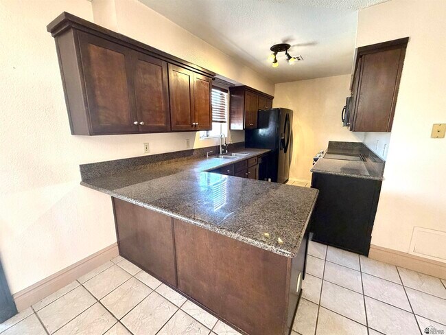 Foto del edificio - 4584 W 18th Pl