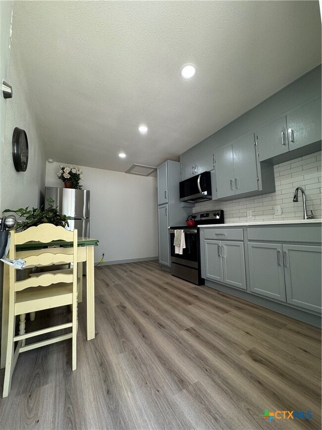 Building Photo - 2109 W Avenue B