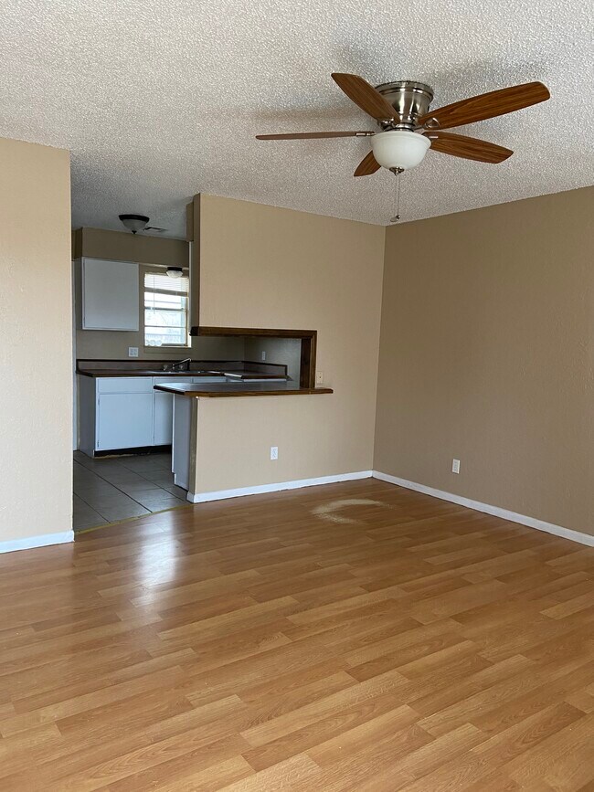 LIVING ROOM - 1414 Becky Ct