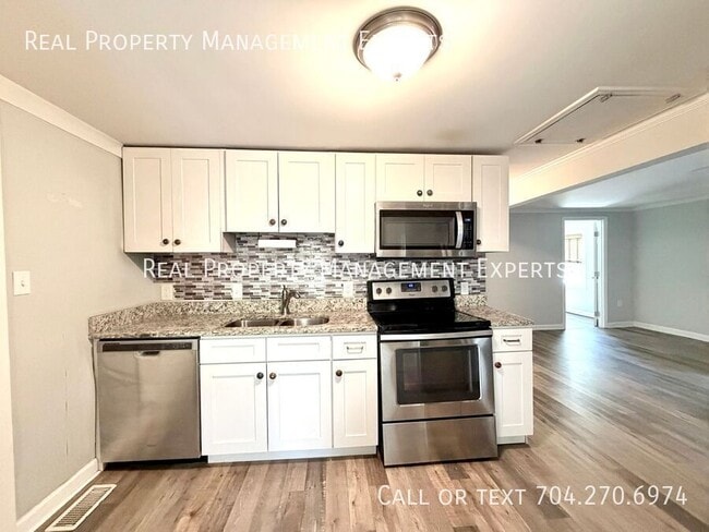 Foto del edificio - 4608 McClure Rd