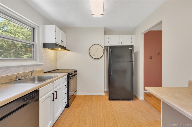 Building Photo - 476 Oak Ave
