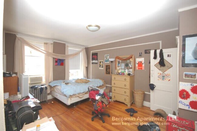 Building Photo - 5 Vinal St