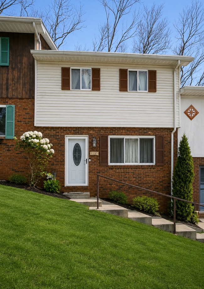 Building Photo - 112 Town Ct