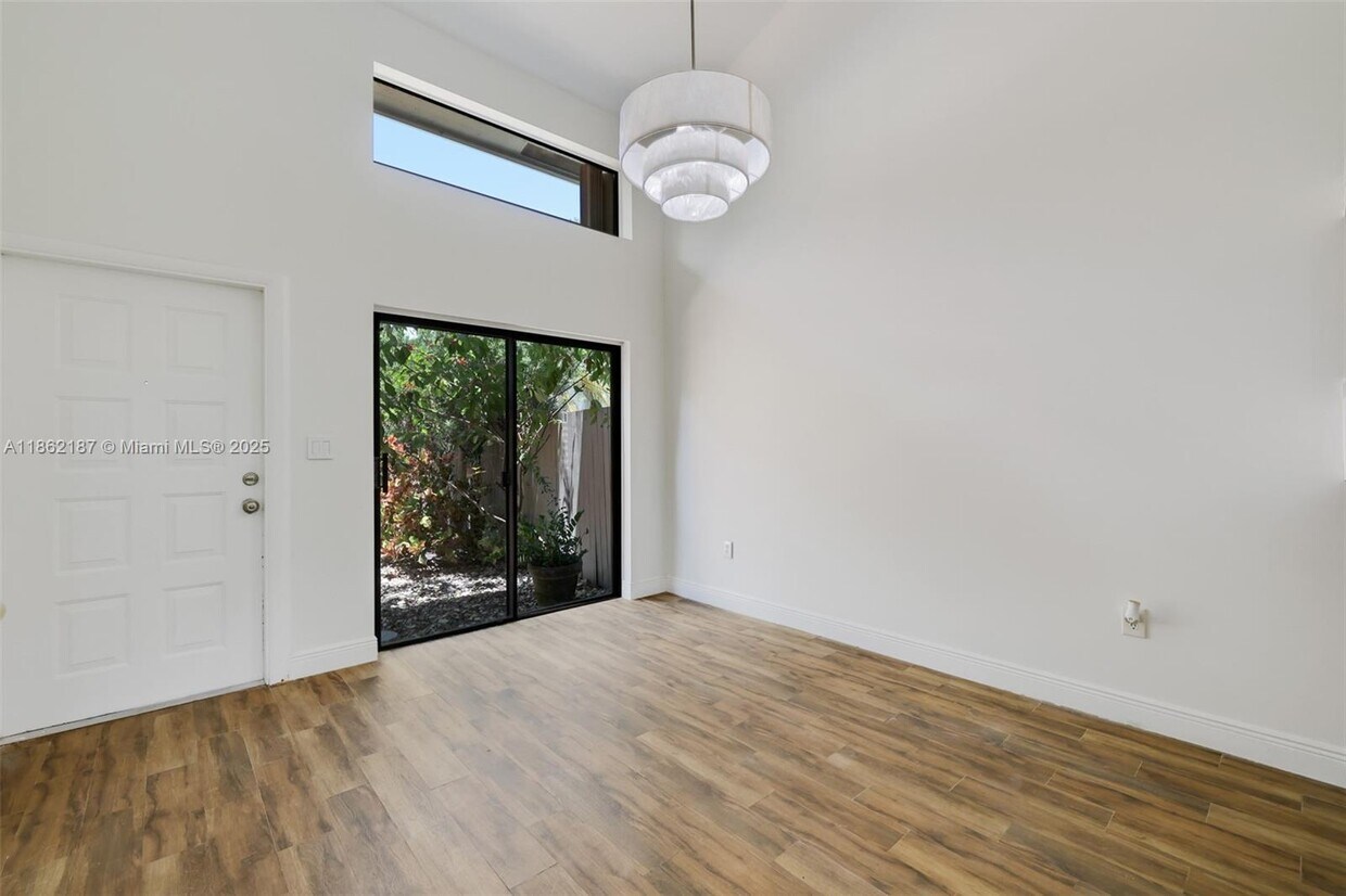 Primary Photo - 10516 SW 112th Ave