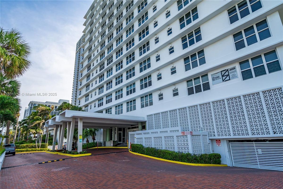 Foto principal - 4747 Collins Ave