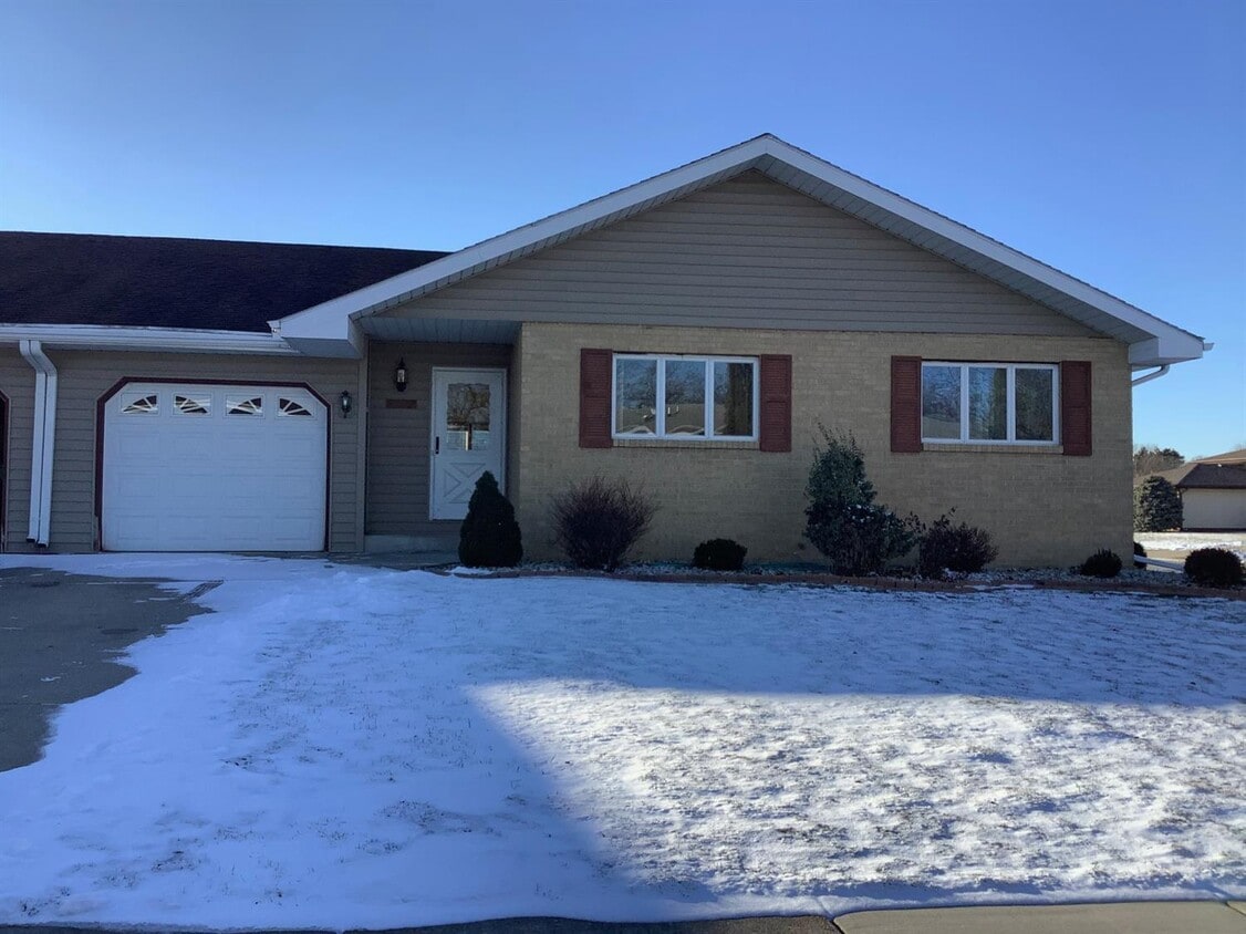 2702 Morningside Dr, Crown Point, IN 46307 Townhome Rentals in Crown