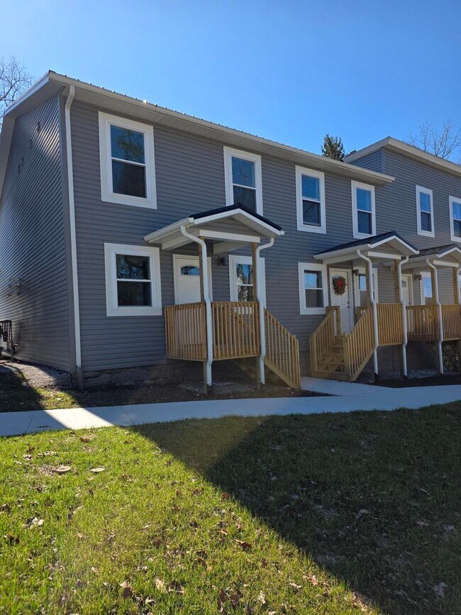 Building Photo - 43 W Main St