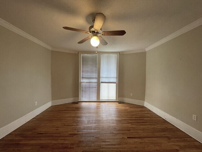 Building Photo - Downstairs One Bedroom with a View - Water...