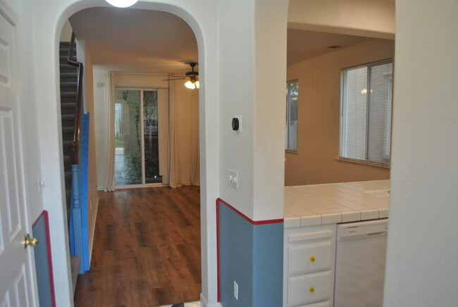 Foto del edificio - Great townhouse in Riverdale North!