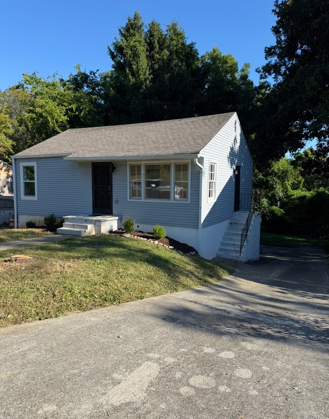 Driveway - 702 Ben Hur Ave