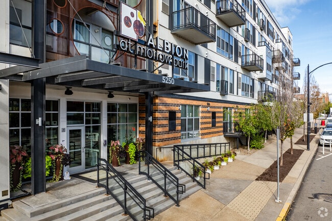 Building Photo - Albion at Morrow Park