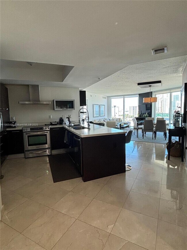 Foto del edificio - 200 Sunny Isles Blvd