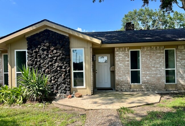 Building Photo - 7726 Twin Hills Dr