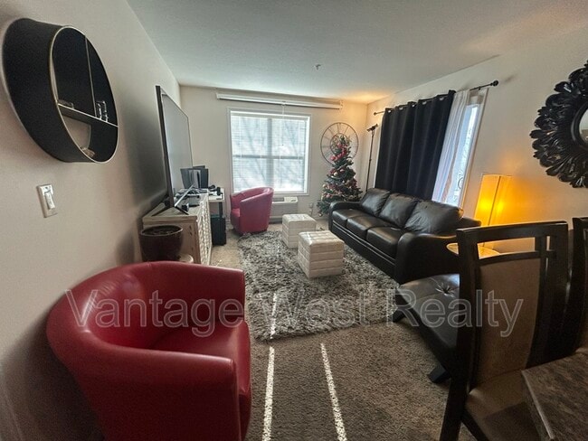 Photo du bâtiment - 598-598 Sutherland Ave