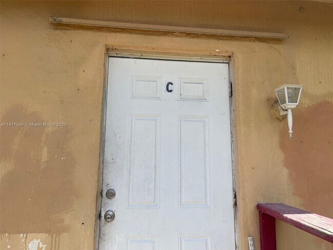 Building Photo - 2813 Dewey St