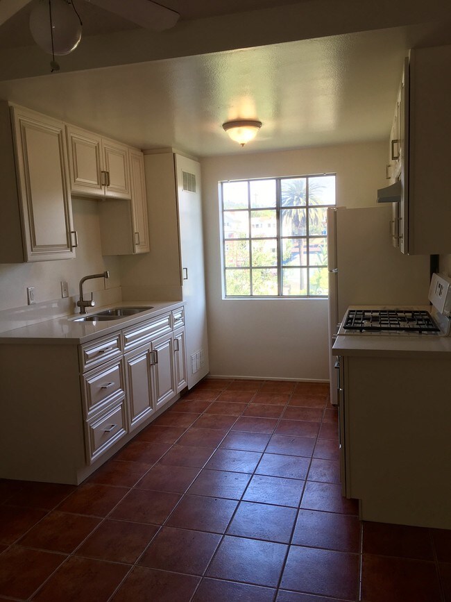 Kitchen 1 - 1920 Effie St