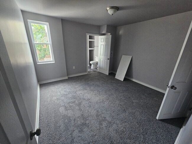 Building Photo - 1817 E Wishart St