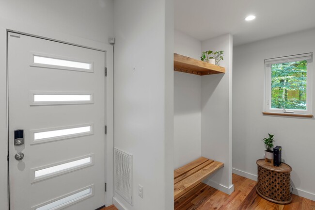 Building Photo - Gorgeous East-West Asheville Home on a Woo...