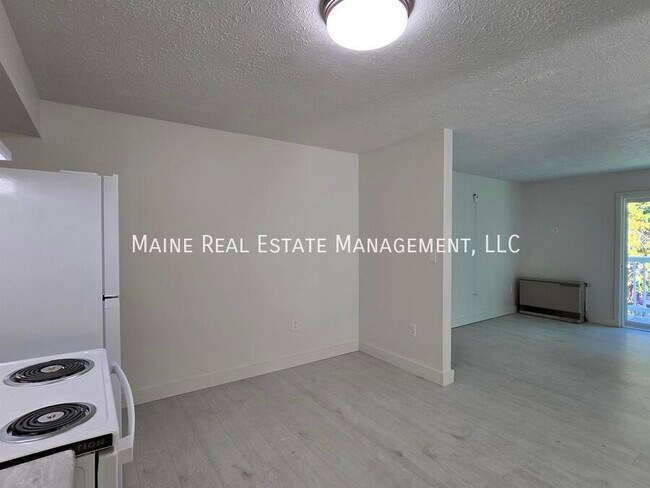 Foto del edificio - 16 Hillside Ln