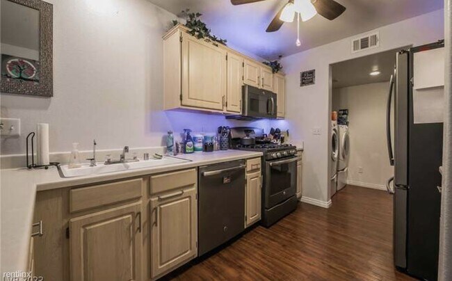 Foto del edificio - 3 br, 2.5 bath Townhome - 10209 Rolling Tr...