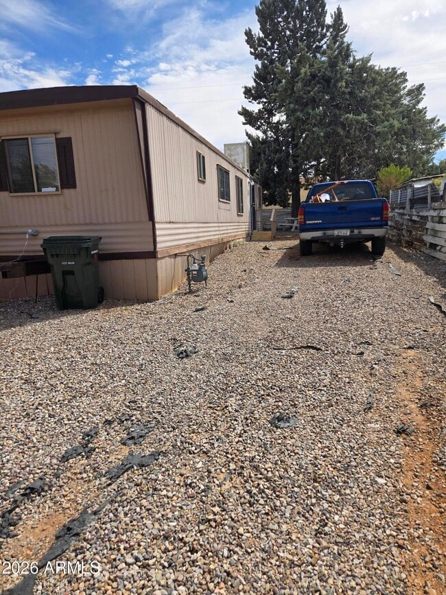 Building Photo - 270 Valerie Ln