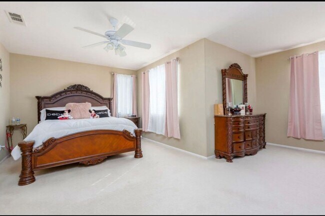 Foto del edificio - Spacious 5BR House in Palmdale
