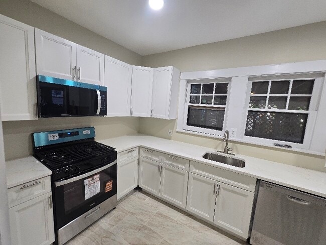 Building Photo - 107 N East Ave