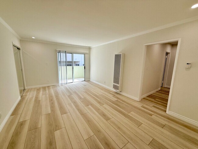 Foto del edificio - 1451 Armacost Ave